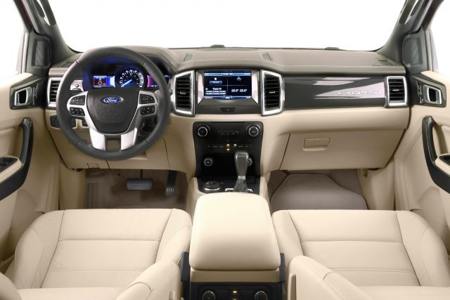 2020 Ford Everest interior