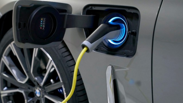 2021 BMW iX charging