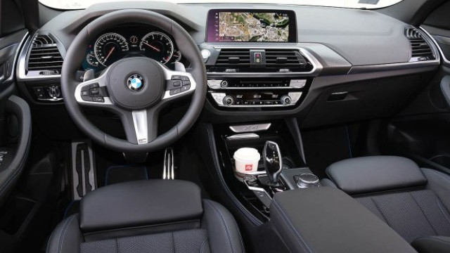 2022 BMW X4 interior