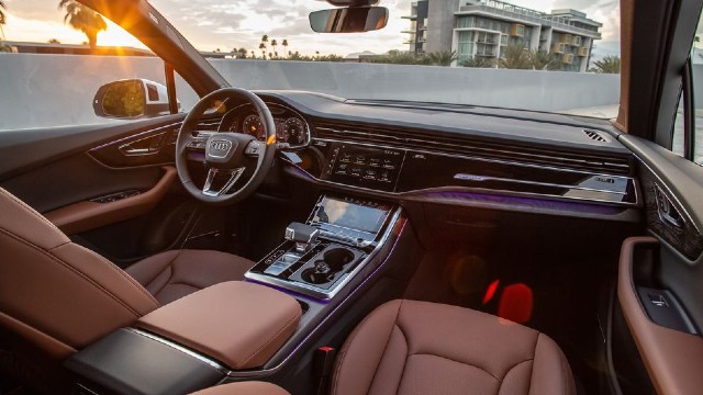 2022 Audi Q7 interior