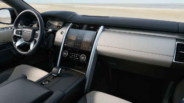 2022 Land Rover Discovery interior