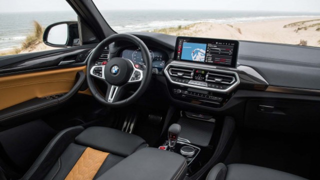 2023 BMW X3 interior