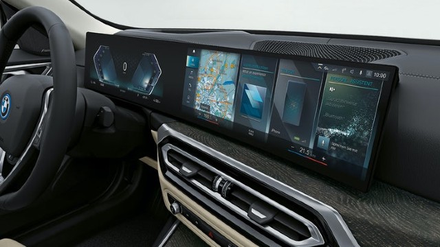 2023 BMW X7 interior