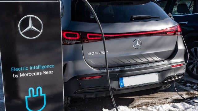 2023 Mercedes-Benz EQA charging