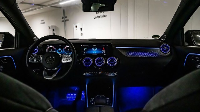 2023 Mercedes-Benz EQA interior