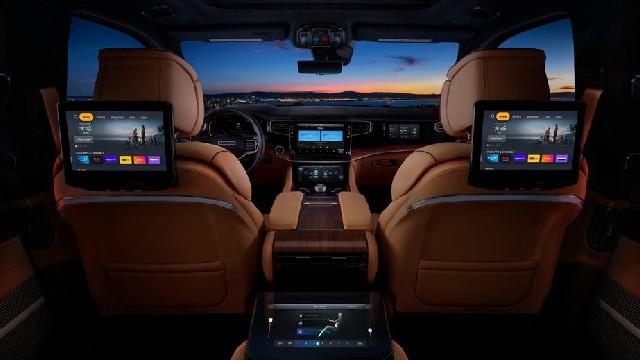 2023 Jeep Grand Wagoneer interior