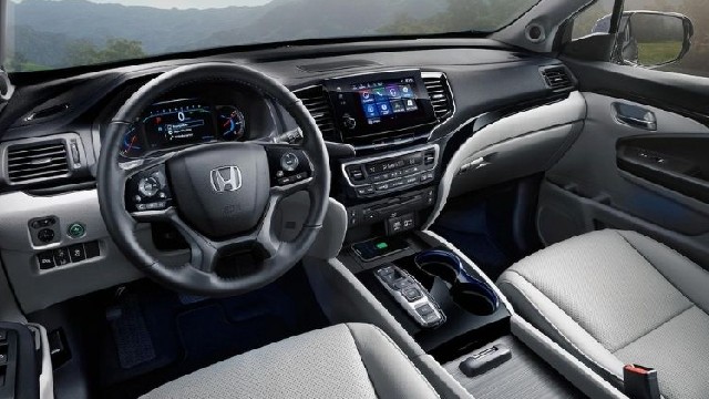 2023 Honda Pilot Hybrid interior