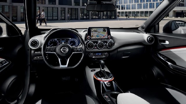 2023 Nissan Juke interior